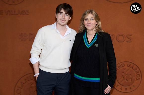 Alors qu'elle a lancé une société avec son fils Oscar...

Amanda Sthers et son fils Oscar Bruel au village (night session) lors des Internationaux de France de tennis de Roland Garros 2024, à Paris, France, le 31 mai 2024. © Jacovides-Moreau/Bestimage