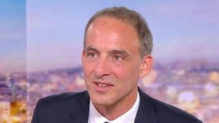 Raphaël Glucksmann, candidat à la présidentielle, évoque l'avenir de Léa Salamé dans le JT de France 2, "je sais ce que cette décision implique"
