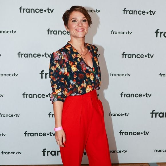 "Parce qu’exécuter un ballet au millimètre devant des milliers de personnes et être sur un plateau sans filet offre une adrénaline assez comparable", a ajouté celle qui se sent donc prête pour "le pas de deux" qu’elle va continuer de "danser avec Samuel Ollivier".

Melanie Taravant participe à la conférence de presse de France Télévision le 06 juillet 2022 à Paris, France. Photo by Nasser Berzane/ABACAPRESS.COM