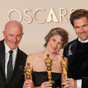 et l'autre pour la meilleure chanson originale

Jacques Audiard, Camille et Clément Ducal lors de la cérémonie des Oscars le 2 mars 2025 à Los Angeles
©Abaca