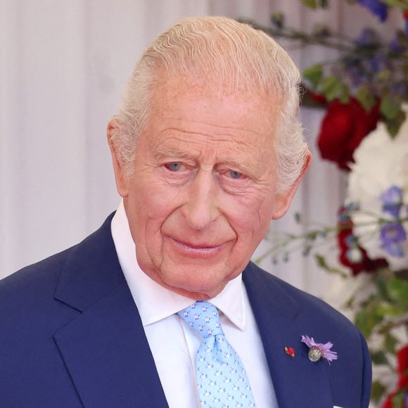 Le roi Charles III n'a pas le coeur à la fête

Le roi Charles III d'Angleterre et la reine consort Camilla accueillent le président Emmanuel Macron et sa femme Brigitte Macron à  Datchet Road.

© Chris Jackson / Pool / Julien Burton via Bestimage
