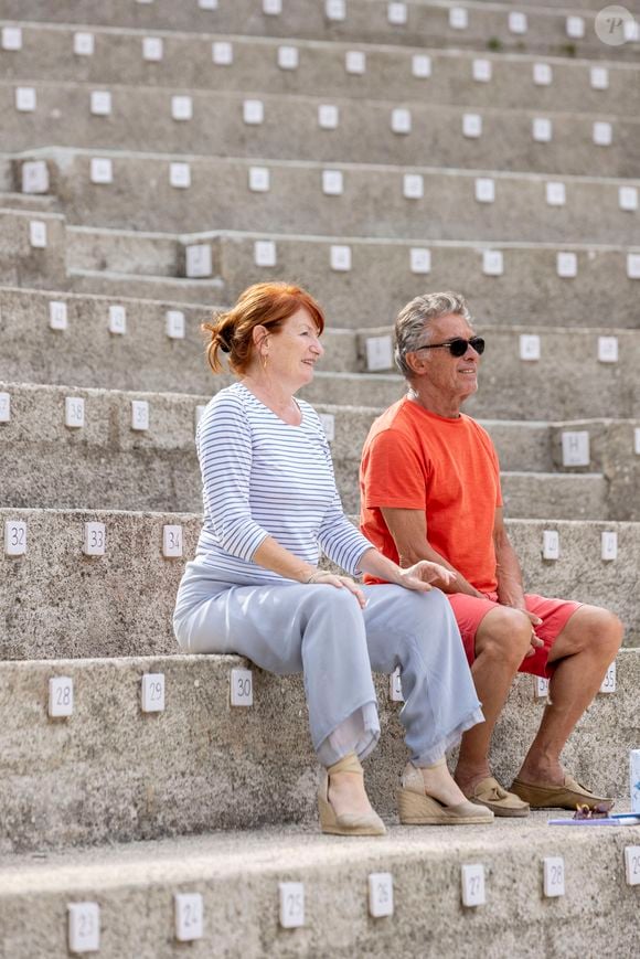 Avant ça, la comédienne a été en couple avec l’acteur Jean-Yves Dubois

Exclusif - Gérard Holtz, sa femme Muriel Mayette-Holtz - Répétitions de la pièce de théâtre "Chat en poche" (Mise en scène Muriel Mayette-Holtz) lors du Festival de Ramatuelle, le 10 août 2021. © Cyril Bruneau / Festival de Ramatuelle / Bestimage