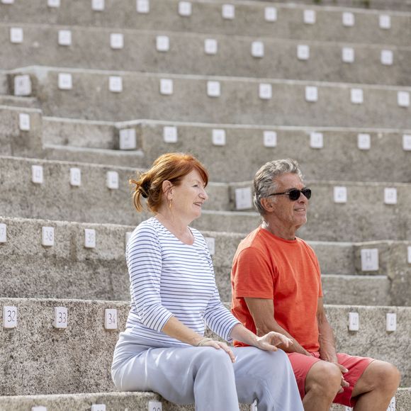 Avant ça, la comédienne a été en couple avec l’acteur Jean-Yves Dubois

Exclusif - Gérard Holtz, sa femme Muriel Mayette-Holtz - Répétitions de la pièce de théâtre "Chat en poche" (Mise en scène Muriel Mayette-Holtz) lors du Festival de Ramatuelle, le 10 août 2021. © Cyril Bruneau / Festival de Ramatuelle / Bestimage