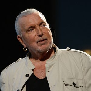 Toujours animé par la même combativité, l’artiste continue de défendre une musique engagée, où les mots servent aussi à dénoncer les injustices.

Bernard Lavilliers lors d'un événement spécial organisé dans le cadre du 10e Festival des Lumières à Lyon, en France, le 16 octobre 2018. Photo de Julien Reynaud/APS-Medias/ABACAPRESS.COM