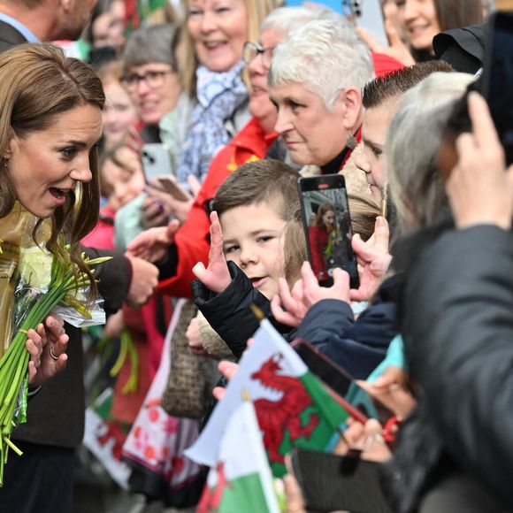 Le prince William, prince de Galles, et Catherine (Kate) Middleton, princesse de Galles, visitent le marché de Pontypridd, le 26 février 2025. 
Zuma Press/Bestimage