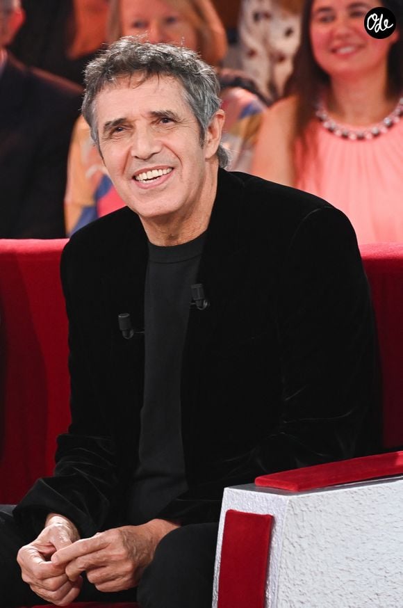 Julien Clerc - Enregistrement de l'émission Vivement dimanche au studio rive gauche presentée par M. Drucker avec une diffusion sur France 3 le 23 novembre 2025. © Guillaume Gaffiot/Bestimage
