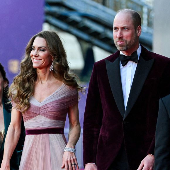 Leur apparition survient quelques jours après l’arrestation d’Andrew Mountbatten-Windsor.

Jane Millichip, PDG de l'Académie britannique des arts du cinéma et de la télévision, le prince et la princesse de Galles et le Lord-Lieutenant du Grand Londres Ken Olisa assistant à la 79e cérémonie des British Academy Film Awards, au Royal Festival Hall, Southbank Centre, Londres, Royaume-Uni, le 22 février 2026. Photo par Jaimi Joy/PA Wire/ABACAPRESS.COM