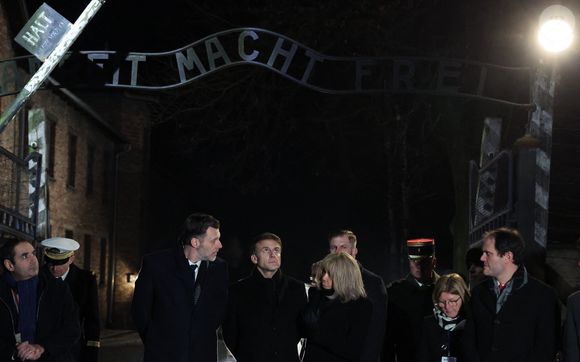Le président Emmanuel Macron et sa femme Brigitte Macron ont visité le pavillon français. Commémorations du 80ème anniversaire de la libération du camp de concentration et d'extermination nazi d'Auschwitz-Birkenau par l'Armée rouge à Oswiecim en Pologne le 27 janvier 2025.
© Dominique Jacovides / Bestimage