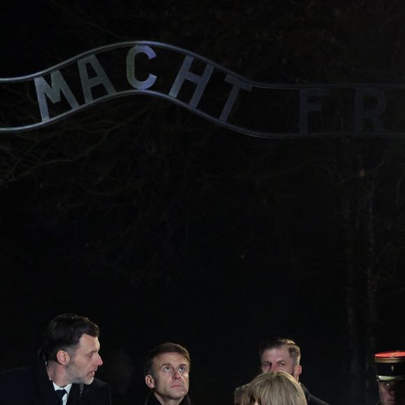 Le président Emmanuel Macron et sa femme Brigitte Macron ont visité le pavillon français. Commémorations du 80ème anniversaire de la libération du camp de concentration et d'extermination nazi d'Auschwitz-Birkenau par l'Armée rouge à Oswiecim en Pologne le 27 janvier 2025.

© Dominique Jacovides / Bestimage