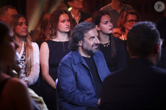Exclusif - André Manoukian lors de l'enregistrement de l'émission Le Grand Echiquier - Spécial Claude François présentée par C.Chazal et A.Manoukian et diffusée le 13 janvier sur France, à l'Opéra royal du château de Versailles, accompagné par l'Orchestre de l'Opéra Royal à Versailles, France, le 16 septembre 2025. Jack Tribeca/Bestimage