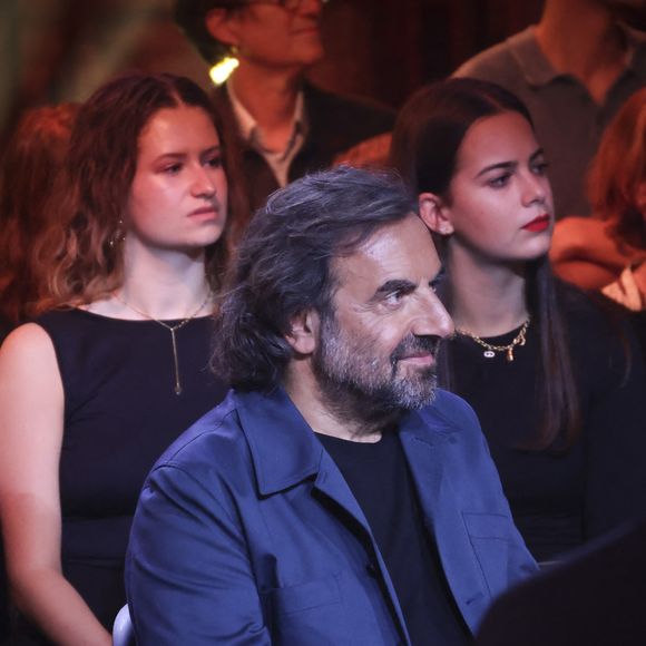 Exclusif - André Manoukian lors de l'enregistrement de l'émission Le Grand Echiquier - Spécial Claude François présentée par C.Chazal et A.Manoukian et diffusée le 13 janvier sur France, à l'Opéra royal du château de Versailles, accompagné par l'Orchestre de l'Opéra Royal à Versailles, France, le 16 septembre 2025. Jack Tribeca/Bestimage