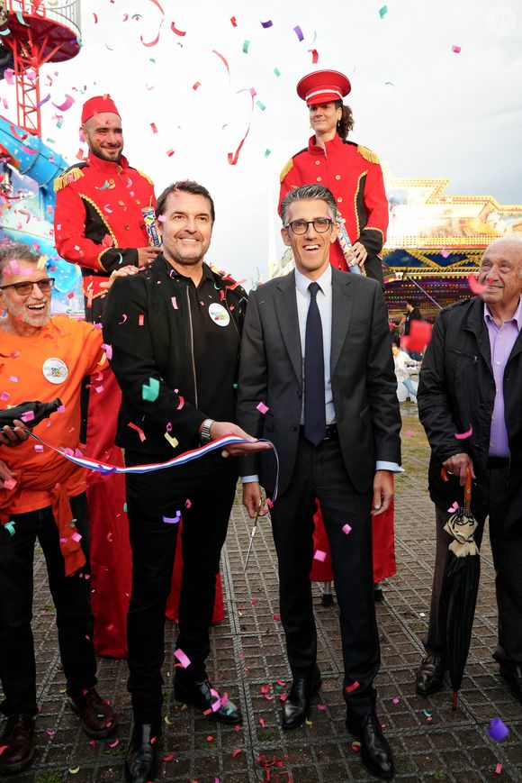 Mais aussi de la pêche aux canards à la Grande Roue de 60 mètres, en passant par le Booster et le… Grand 8.

Marc Salem (fondateur de l'association "Coucou Nous Voilou"), Arnaud Ducret, Jérémy Redler, Marcel Campion - Inauguration de la 42ème édition de la fête à Neuneu à Paris le 29 août 2025.
© Anne-Sophie Guebey / Bestimage