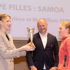 La princesse Charlène de Monaco avec William Servat, l'entraîneur du XV de France - La princesse C.de Monaco, en compagnie de son frère G.Wittstock, participe à la remise des prix de la "Journée du respect" au collège Charles III à Monaco, le 29 avril 2025. © Olivier Huitel / Pool Monaco / Bestimage