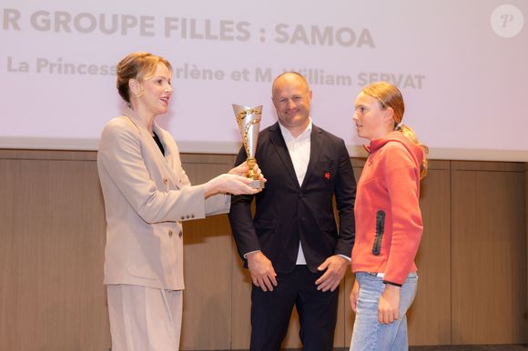 La princesse Charlène de Monaco avec William Servat, l'entraîneur du XV de France - La princesse C.de Monaco, en compagnie de son frère G.Wittstock, participe à la remise des prix de la "Journée du respect" au collège Charles III à Monaco, le 29 avril 2025. © Olivier Huitel / Pool Monaco / Bestimage