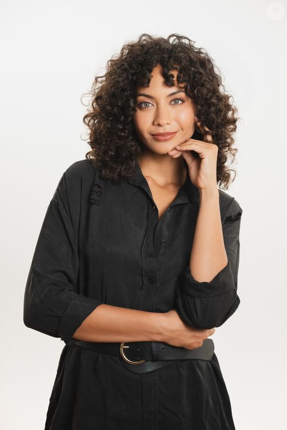 C'est à la page 18 que Vaimalama Chaves fait savoir qu'elle a été victime d'inceste. 

Vaimalama Chaves sort son livre O VAI (éditions First)
© elema agency