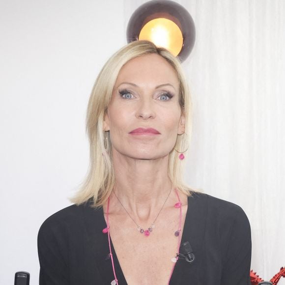 Celle qui a joué le rôle de Céline Frémont dans "Plus belle la vie" et qui s'apprête à revenir sous les traits de Clarisse Castel dans "Nouveau jour" sur M6 avait partagé à l'époque de terribles clichés de sa mésaventure sur Instagram.

Exclusif - Rebecca Hampton - Enregistrement de l'émission "Y'a que la vérité qui compte", présentée par L.Fontaine et P.Bataille, et diffusée sur C8