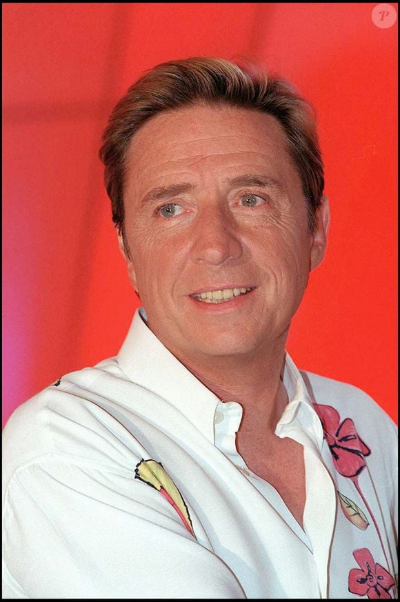 Pascal Sevran sur le plateau de la chance aux chansons en 2000 © agence Bestimage