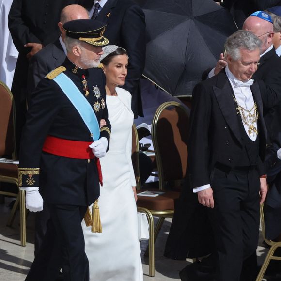 contrairement aux autres invités pour lesquels le noir était de rigueur.

Rome, Italie, Italie : Rome, rite d'intronisation du pape Léon XIV (Pape Léon XIV) - cérémonie d'installation et début du pontificat, Sur la photo : Le roi Felipe VI et la reine Letizia d'Espagne, © Zuma Press / Bestimage