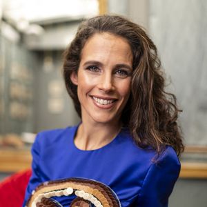 Clémence Castel, habillée par le chocolatier Nicolas Morin et la styliste Flory Brisset lors d'un essayage en prévision du défilé du salon du chocolat 2022 à Paris, France, le 21 octobre 2022. © Pierre Perusseau/Bestimage
