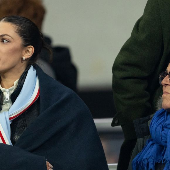 Exclusif - Iris Mittenaere, Marie-Pierre Galès, mère de A.Dupont lors du match de rugby du Tournoi des Six Nations France contre Angleterre au Stade de France à Saint-Denis le 14 mars 2026. © AGENCE / BESTIMAGE
