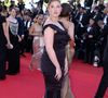Révélée par la "Star Academy", la jeune chanteuse belge avait misé sur une élégante robe satinée drapée, sublimée par un chignon haut qui dégageait son visage

Helena - Montée des marches du film " Karma " lors du 79ème Festival International du Film de Cannes, le 15 mai 2026. © Jacovides-Moreau / Bestimage
