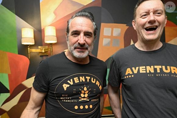 Jean Dujardin, Olivier Carsoule - J.Dujardin à la soirée de dégustation du whisky de seigle français "Aventure" (Bordeaux Distilling Co), dont il est partenaire, à Bruxelles, le 13 mars 2026. © Photonews / Bestimage