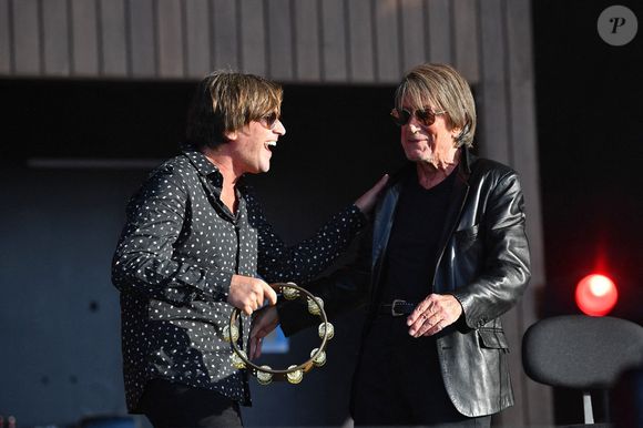Le fils de Jacques Dutronc essaye de faire attention à son poids

Dutronc et Dutronc se produit lors de la Fête de l'Humanité au Plessis-Pâté / Bretigny-sur-Orge, France, le 11 septembre 2022. Photo par Christophe Meng/ABACAPRESS.COM