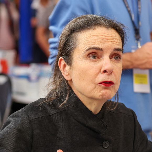 Elle a également croisé la romancière Amélie Nothomb

Amélie Nothomb, à la Halle Georges Brassens de Brive-la-Gaillarde, le 8 novembre 2024. Foire du Livre de Brive 2024. © Jean-Marc Lhomer / Bestimage