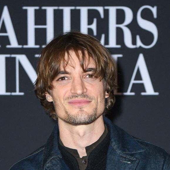 Niels Schneider assiste au Prix André Bazin Cahiers Du Cinéma à La Coupole à Paris, France, le 12 décembre 2024. Photo par Aurore Marechal/ABACAPRESS.COM