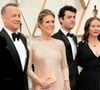 "Elle entendait la voix de Dieu. Et parfois, elle cassait tout. Alors je me cachais et j’attendais" s'est-elle souvenue parlant alors de "chaos".

Tom Hanks, sa femme Rita Wilson, et ses enfants son fils Theodore Hanks et sa fille Elizabeth Hanks lors du photocall des arrivées de la 92ème cérémonie des Oscars 2020 au Hollywood and Highland à Los Angeles, Californie, Etats-Unis, le 9 février 2020.