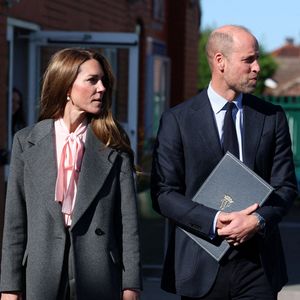 C'est à Forest Lodge avec leurs trois enfants, George, Charlotte et Louis qu'ils vont désormais habiter.

Le Prince et la Princesse de Galles lors d'une visite à l'école primaire de Churchtown à Southport, pour voir la nouvelle cour de récréation commémorative qui a été créée en l'honneur des anciennes élèves Bebe King et Alice da Silva Aguiar, qui ont toutes deux été tuées lors de l'attaque de Southport dans la ville le 29 juillet 2024, à Southport, au Royaume-Uni, le 23 septembre 2025. © Phil Noble/PA Wire/ABACAPRESS.COM