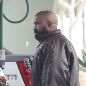 Alors qu'une vidéo devenue virale montre le rappeur en train d'utiliser la mélodie d'une de ses chansons

Exclusif - Kanye West et sa femme Bianca Censori font le plein d'essence avant d'aller faire des courses à Los Angeles, le 21 février 2023.