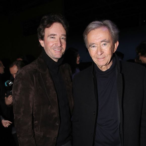 Antoine Arnault et Bernard Arnault au Font Row du défilé Louis Vuiton lors de la Fashion Week Homme automne-hiver 2023/24 de Paris, France, le 19 janvier 2023. © Bertrand Rindoff Petroff/Bestimage