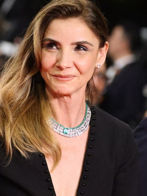Clotilde Courau radieuse en robe courte Pucci, elle se trémousse à Marrakech