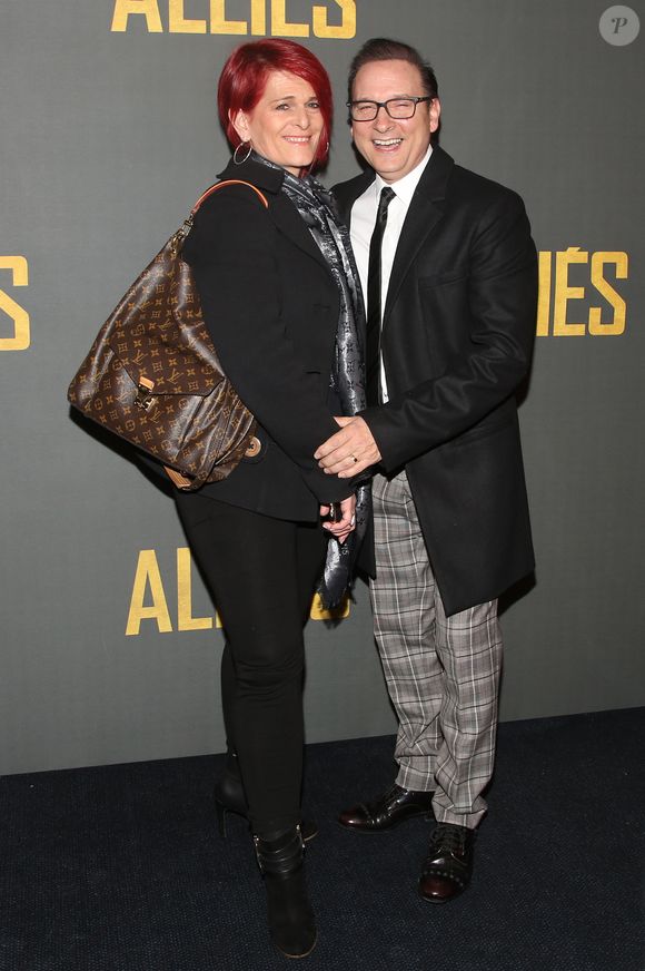 Un quotidien impacté dont il parlait dans les pages de Paris Match en février
Jean-Marc Généreux et sa femme France Mousseau - Avant-première du film "Alliés" au cinéma UGC Normandie à Paris, le 20 novembre 2016. © Denis Guignebourg/Bestimage