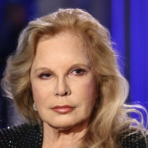 La peine est toujours fortement présente pour Sylvie Vartan.

Exclusif - Sylvie Vartan est l'invitée de l'émission Domenica In à Milan. © SGP / BESTIMAGE