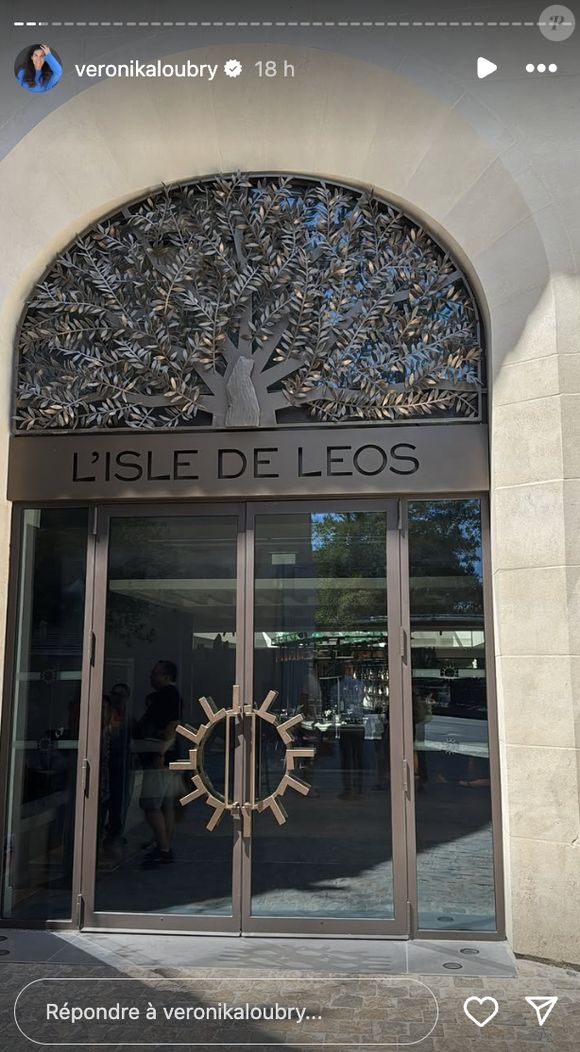 Il a aussi ouvert à l’Isle-sur-la-Sorgue un hôtel alliant luxe discret et charme provençal.

Véronika Loubry immortalise sa venue dans le prestigieux hôtel de Patrick Bruel - Capture d'écran Instagram - Juillet 2025).