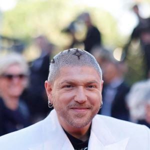 "Ça fait deux ans maintenant qu'on vit cette histoire. Deux ans qu'on se cache et deux ans que je crève d'envie de dire au monde entier à quel point je t'aime", écrit-il en légende. 

Quentin Mosimann - Montée des marches du film « Karma » lors du 79ème Festival International du Film de Cannes, le 15 mai 2026. © Jacovides-Moreau / Bestimage