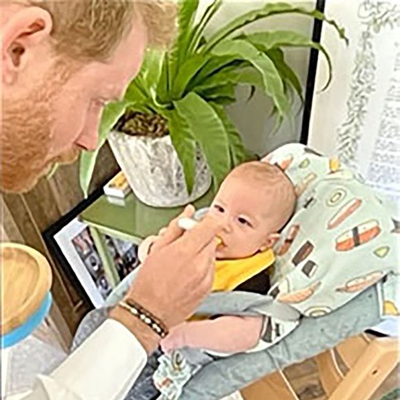 Le prince Harry, duc de Sussex et Meghan Markle, duchesse de Sussex, dévoilent des photos et des vidéos inédites de leur fils Archie dans "Harry & Meghan" (Netflix). Le 15 décembre 2022. © Backgrid UK/ Bestimage