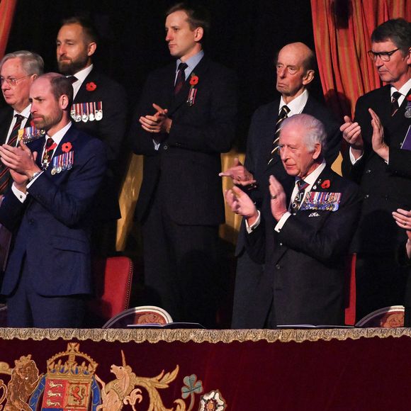 La famille royale britannique n'a pas dit toute la vérité 

Le prince William, prince de Galles, Catherine Kate Middleton, princesse de Galles, Le roi Charles III d'Angleterre, la princesse Anne d'Angleterre - La famille royale du Royaume Uni assiste au Festival du souvenir  (Festival of Remembrance) au Royal Albert Hall, Londres.

© Chris Ratcliffe / Pool / Julien Burton via Bestimage