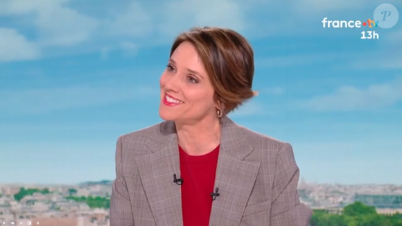 Mélanie Taravant en admiration au côté Laurent Lafitte sur le plateau du JT de France 2 - capture d'écran France 2