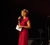 Le duo mère-fils n’a pas hésité à poser devant l’objectif des photographes, affichant une grande complicité dans les bras l’un de l’autre.

Elodie Gossuin - Gala " Tous les talents chantent contre le cancer " aux Folies Bergères à Paris le 8 juin 2026.

© Anne-Sophie Guebey / Bestimage
