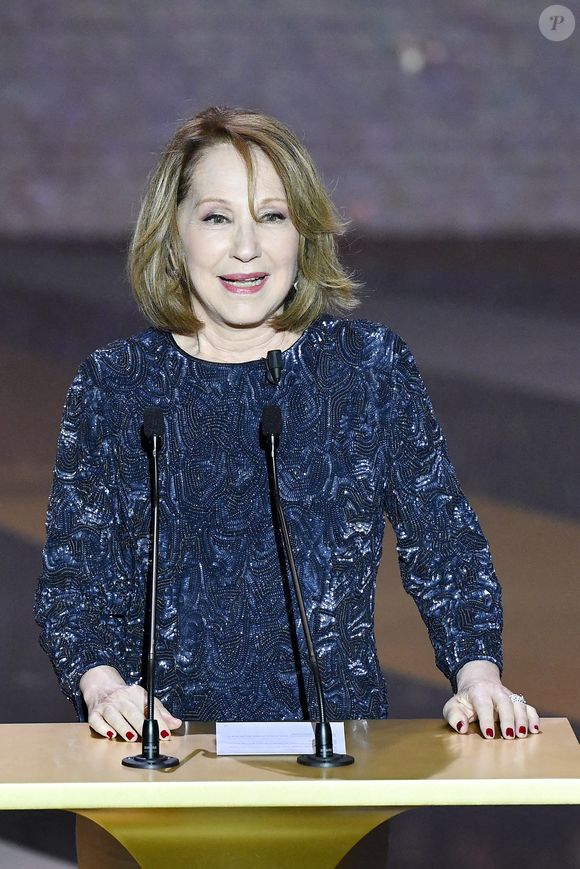 Nathalie Baye sur scène lors de la 46ème cérémonie des César à l'Olympia à Paris le 12 mars 202. © Dominique Charriau/ Pool / Bestimage