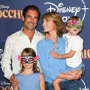 Mais elle est aussi mère de trois enfants dans une famille recomposée.

Sylvie Tellier avec son mari Laurent Schenten et ses enfants Margaux Tellier et Oscar Le Maux à l'avant-première du film "Pinocchio" au Grand Rex à Paris le 7 septembre 2022.

© Coadic Guirec/Bestimage
