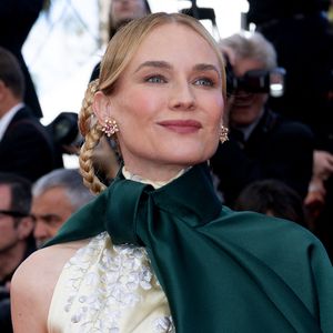 L'actrice a révélé utiliser chaque matin la crème Roséliane d'Uriage, qu'elle juge "épatante pour apaiser ma peau sensible".

Diane Kruger à la montée des marches du film "Fatherland" lors du 79ème Festival International du Film de Cannes, le 14 mai 2026.

© Olivier Borde / Bestimage