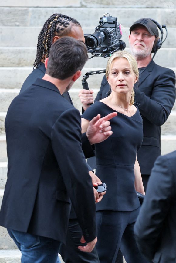 Audrey Crespo-Mara et son fils Sékou - Sorties des obsèques de Thierry Ardisson en l’église Saint-Roch de Paris, France, le 17 juillet 2025. © Clovis-Jacovides/Bestimage