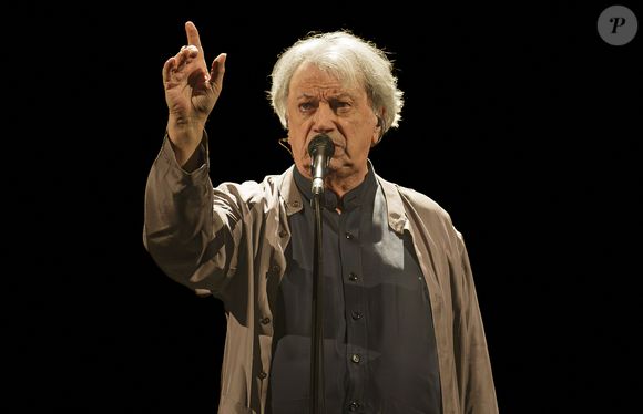 Exclusif - Hervé Vilard en concert au Théâtre Sébastopol à Lille. Le 10 avril 2024