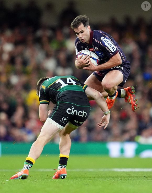 Tommy Freeman des Northampton Saints et Damian Penaud de l'Union Bordeaux-Begles lors de la finale de l'Investec Champions Cup au Principality Stadium de Cardiff. Date de la photo : samedi 24 mai 2025. Adam Davy/PA Wire