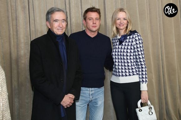Bernard Arnault, Jonathan Anderson (Directeur Artistique de Dior) et Delphine Arnault (Présidente de Dior) au Greeting du défilé Dior "Collection Homme Prêt-à-Porter Automne/Hiver 2026-2027" lors de la Fashion Week de Paris (PFW) au musée Rodin, à Paris, France, le 21 janvier 2026. © Bertrand Rindoff/Bestimage