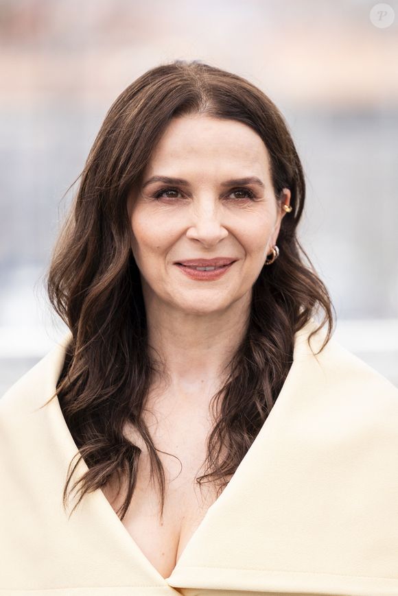 Juliette Binoche, présidente du jury - Photocall du jury des longs métrages lors du 78ème Festival International du Film de Cannes, le 13 mai 2025. 
© Jacovides / Moreau / Bestimage